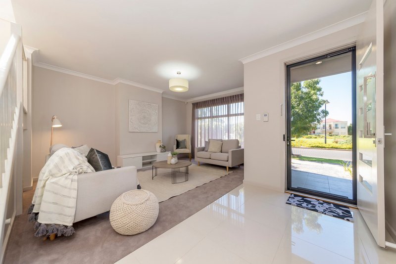 Photo - 62 Cascades Drive, Mawson Lakes SA 5095 - Image 4