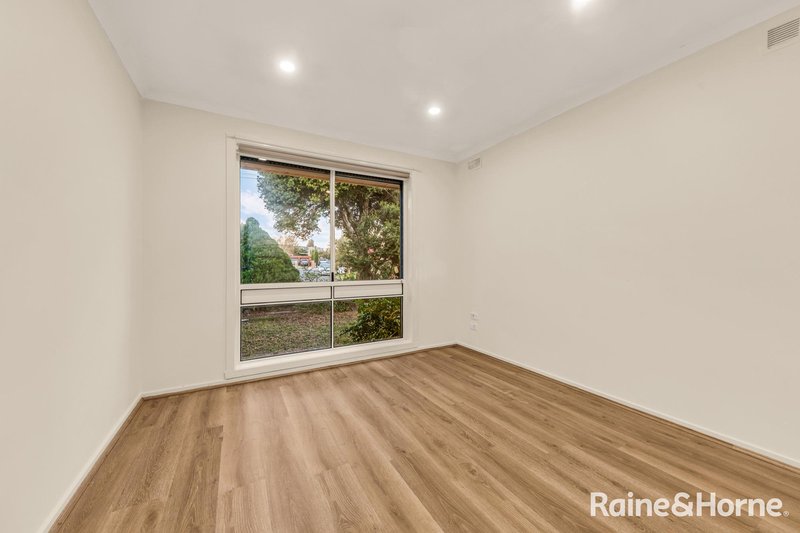 Photo - 62 Concord Circuit, Albanvale VIC 3021 - Image 5