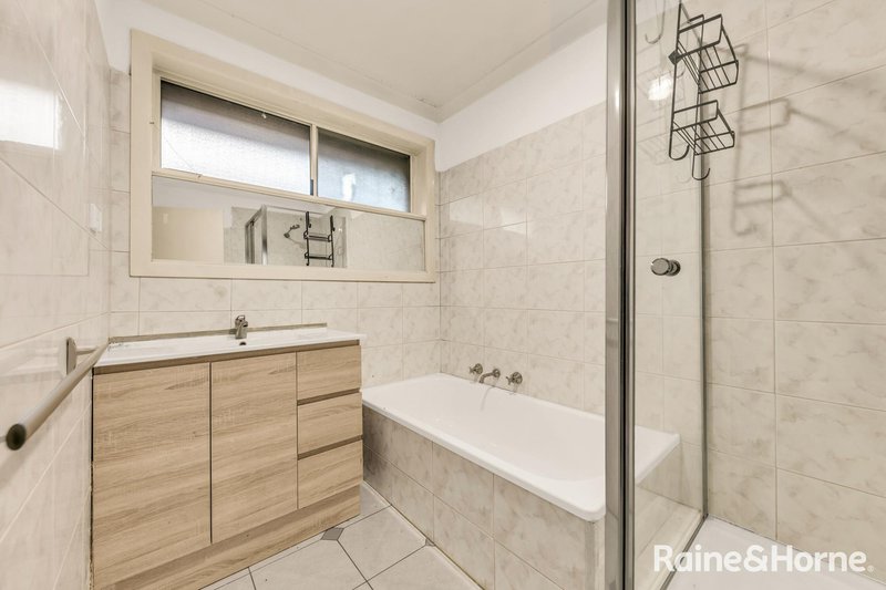 Photo - 62 Concord Circuit, Albanvale VIC 3021 - Image 7