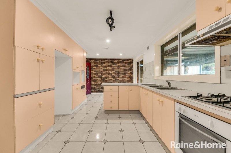 Photo - 62 Concord Circuit, Albanvale VIC 3021 - Image 10