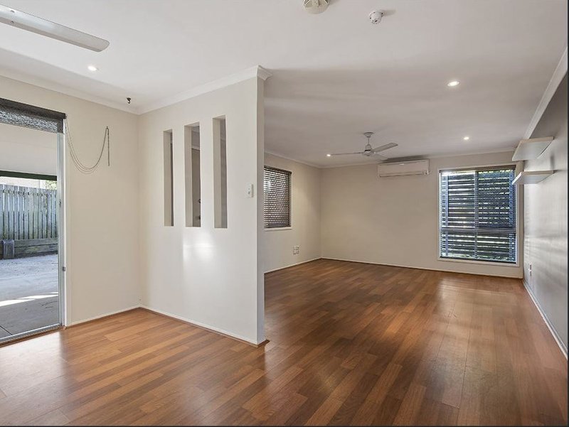 Photo - 62 Conifer Street, Hillcrest QLD 4118 - Image 2