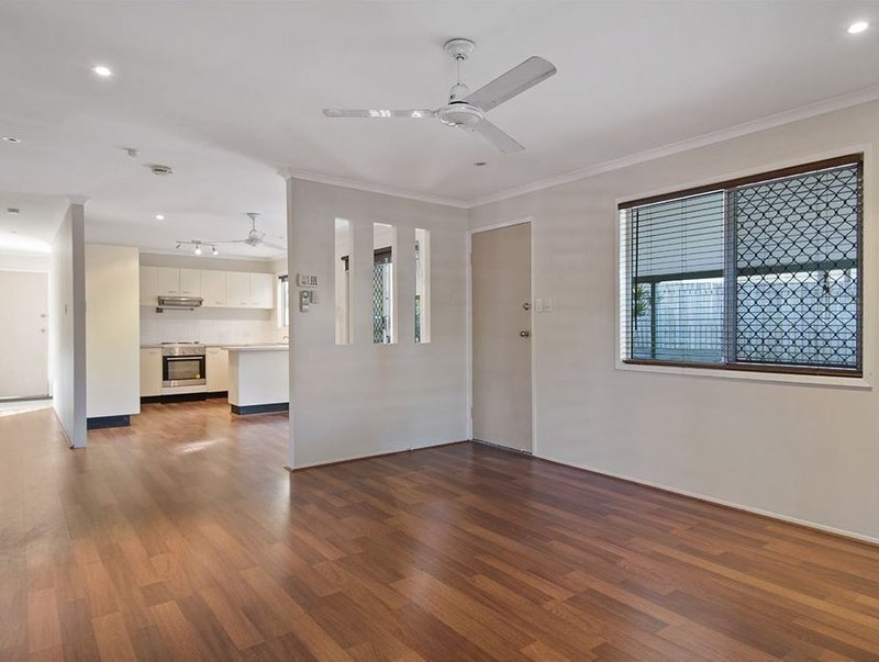 Photo - 62 Conifer Street, Hillcrest QLD 4118 - Image 3