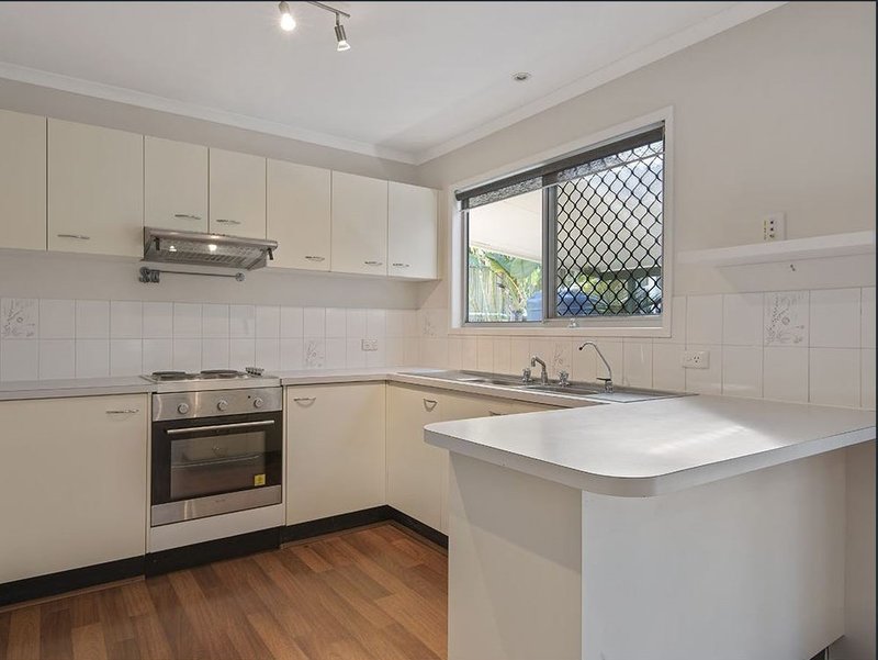 Photo - 62 Conifer Street, Hillcrest QLD 4118 - Image 4