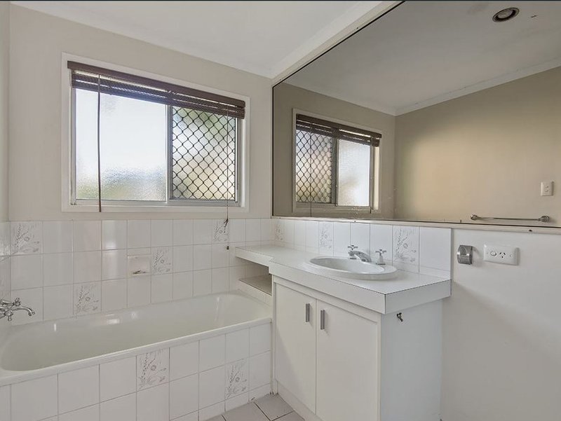 Photo - 62 Conifer Street, Hillcrest QLD 4118 - Image 5