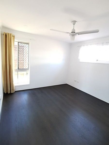 Photo - 62 Conifer Street, Hillcrest QLD 4118 - Image 7