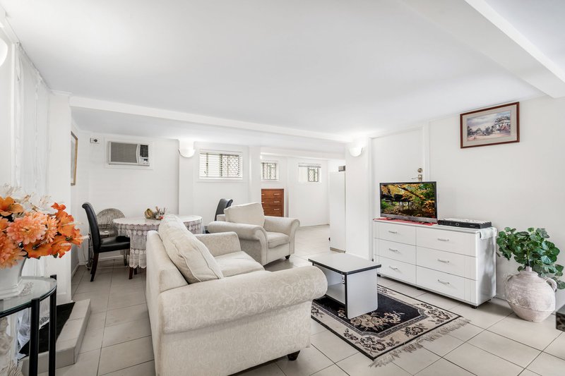 Photo - 62 Curve Avenue, Wynnum QLD 4178 - Image 3