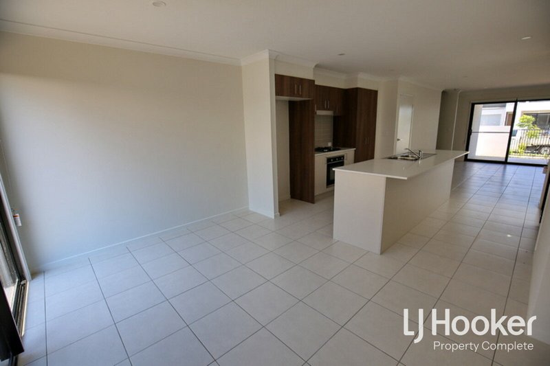 Photo - 62 Darnell Street, Yarrabilba QLD 4207 - Image 4