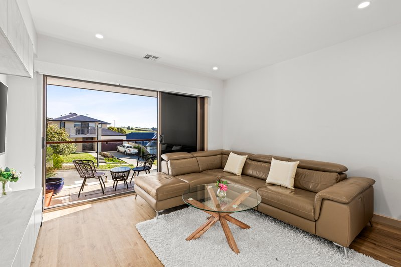 Photo - 62 Dryden Way, Highton VIC 3216 - Image 10