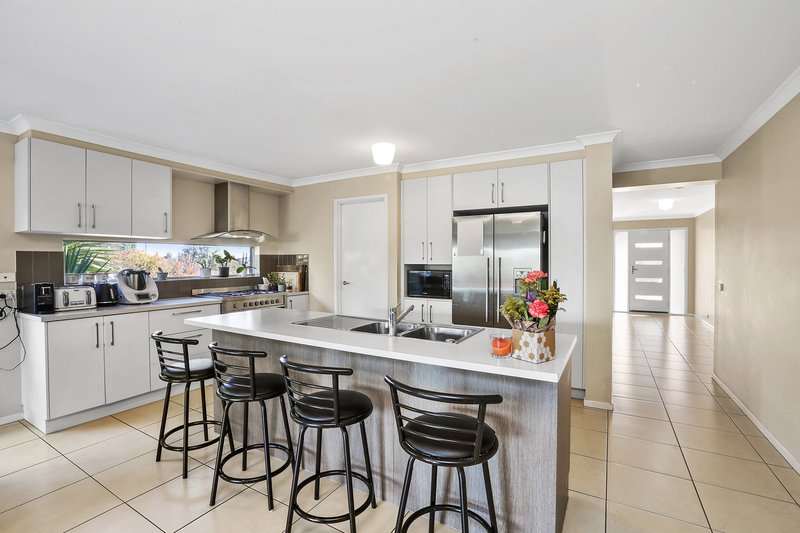 Photo - 62 Eastlakes Boulevard, Lara VIC 3212 - Image 2