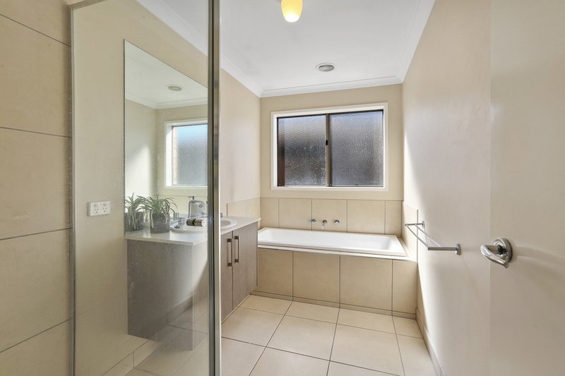 Photo - 62 Eastlakes Boulevard, Lara VIC 3212 - Image 11