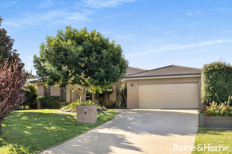 62 Emerald Drive, Meroo Meadow NSW 2540