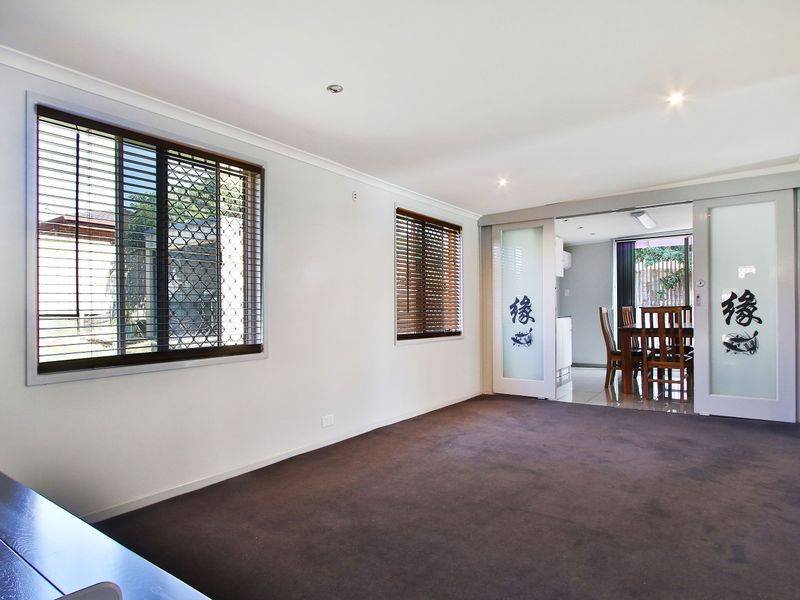 Photo - 62 Federation Drive, Hillcrest QLD 4118 - Image 7