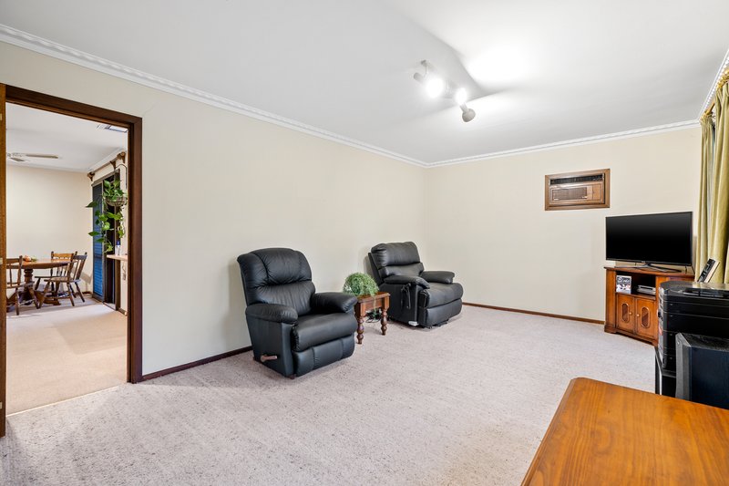 Photo - 62 Folkstone Crescent, Ferntree Gully VIC 3156 - Image 3
