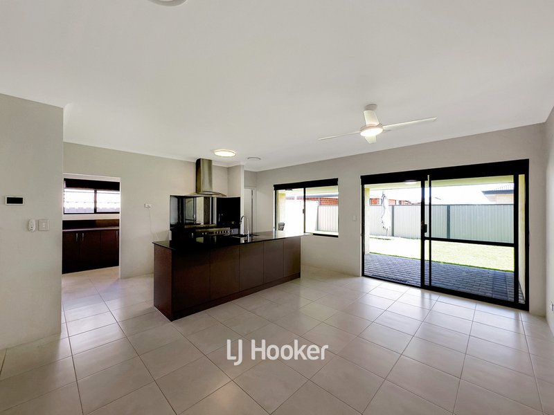 Photo - 62 Grandite Fairway, Australind WA 6233 - Image 3