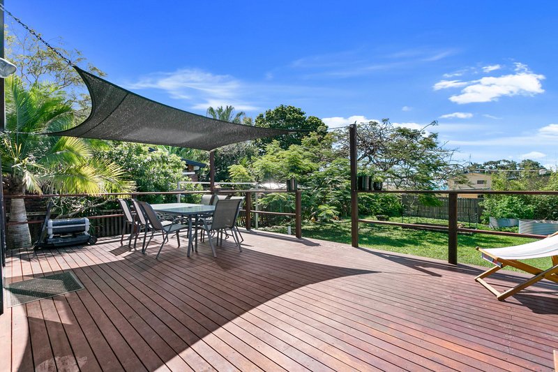 Photo - 62 Helsham Street, Point Vernon QLD 4655 - Image 3