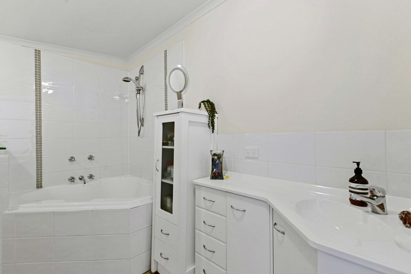 Photo - 62 Helsham Street, Point Vernon QLD 4655 - Image 8