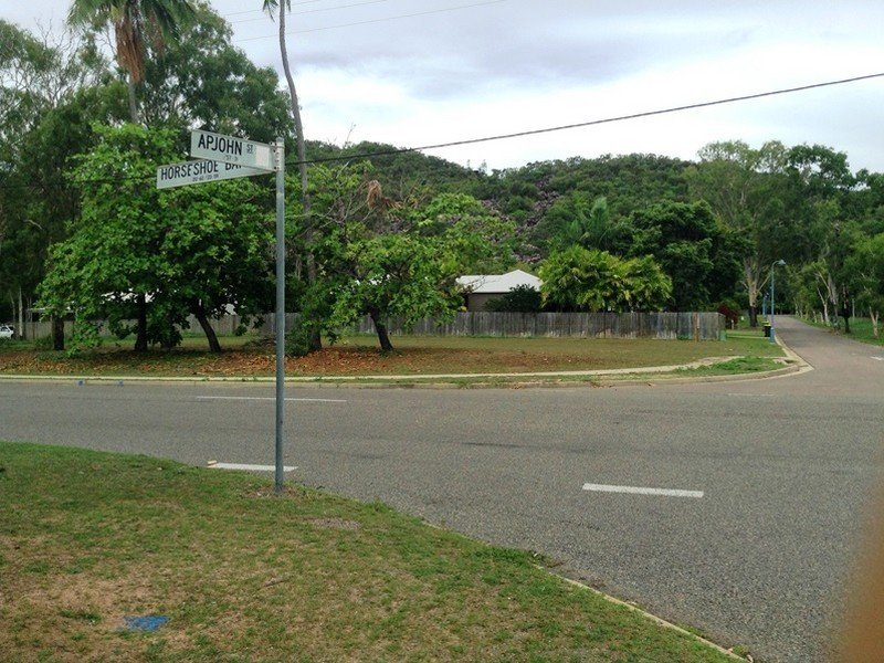 Photo - 62 Horseshoe Bay Road, Horseshoe Bay QLD 4819 - Image 4