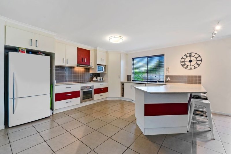 Photo - 62 Huntley Place, Caloundra West QLD 4551 - Image 8