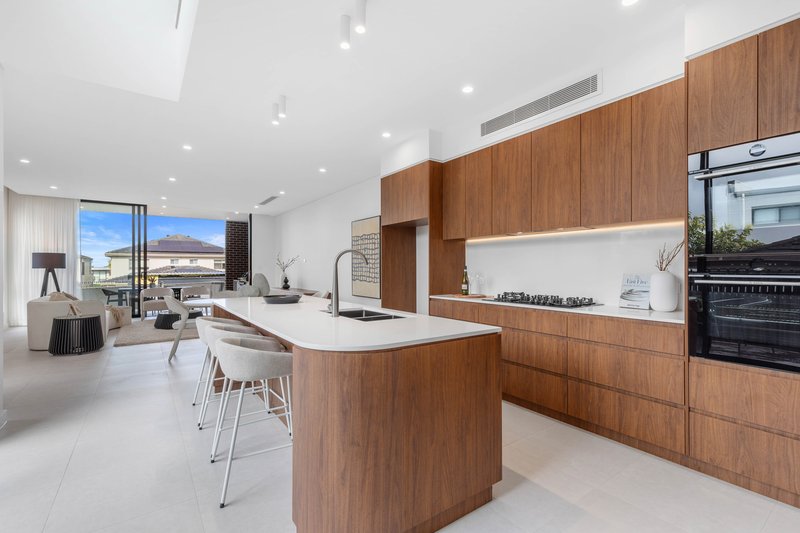 Photo - 62 Hurstville Road, Hurstville Grove NSW 2220 - Image 3