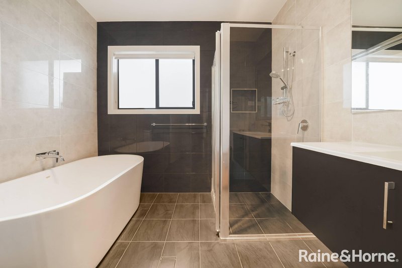 Photo - 62 Ingall Loop, Catherine Field NSW 2557 - Image 6