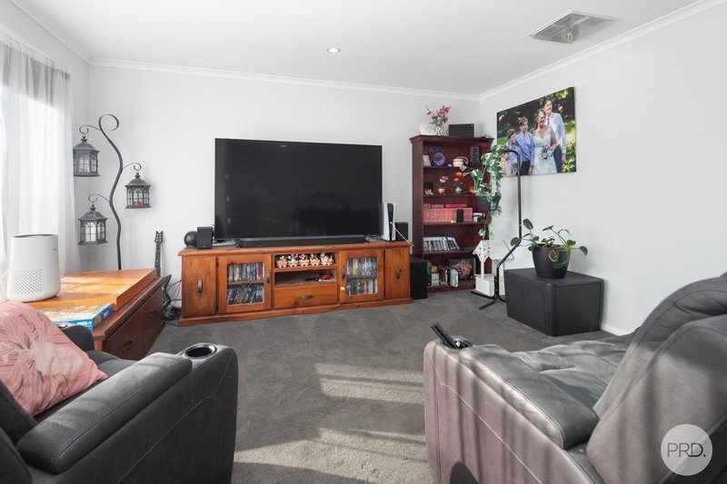 Photo - 62 Kensington Boulevard, Smythes Creek VIC 3351 - Image 3