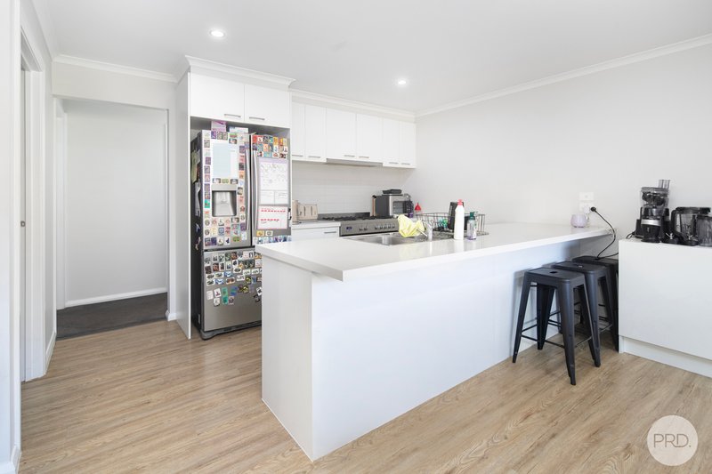 Photo - 62 Kensington Boulevard, Smythes Creek VIC 3351 - Image 4