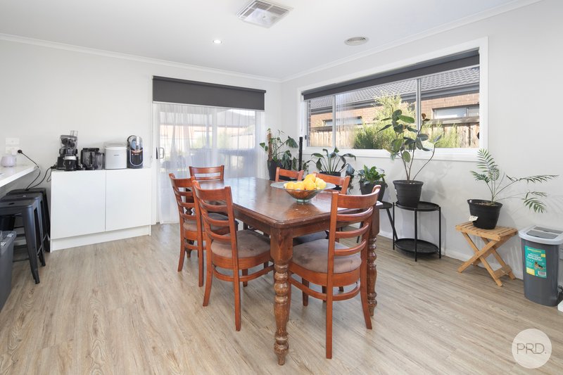 Photo - 62 Kensington Boulevard, Smythes Creek VIC 3351 - Image 5