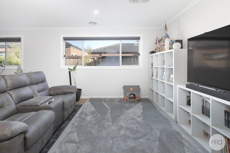 Photo - 62 Kensington Boulevard, Smythes Creek VIC 3351 - Image 6