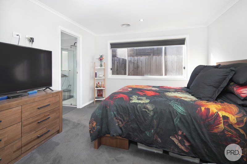 Photo - 62 Kensington Boulevard, Smythes Creek VIC 3351 - Image 7