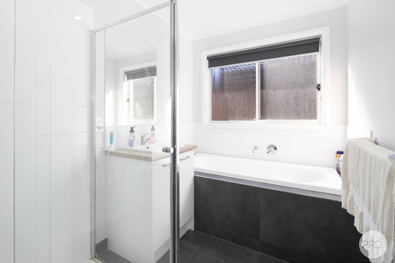 Photo - 62 Kensington Boulevard, Smythes Creek VIC 3351 - Image 10