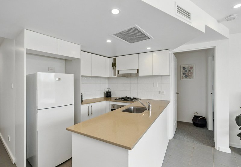 Photo - 6/2 Lagoon Street, Narrabeen NSW 2101 - Image 3