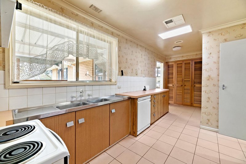 Photo - 62 Lambrigg Street, Farrer ACT 2607 - Image 4