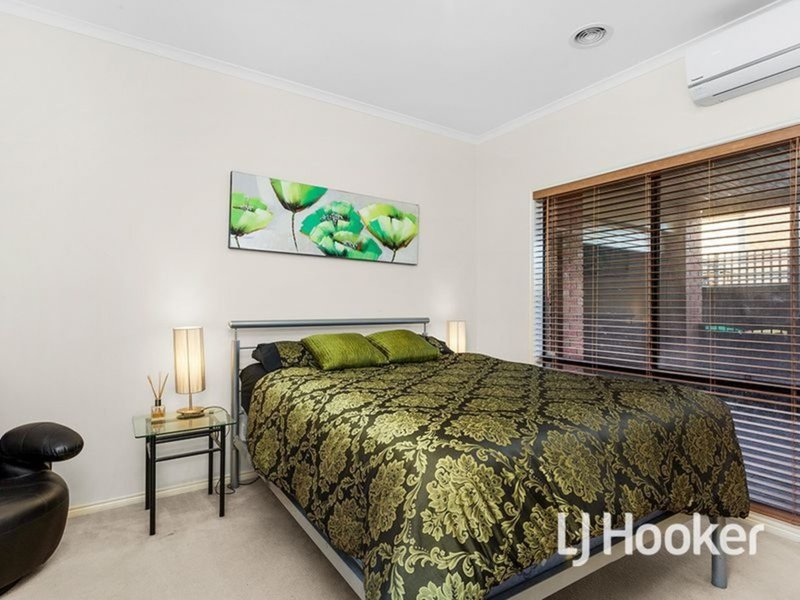 Photo - 62 Lennon Boulevard, Point Cook VIC 3030 - Image 9