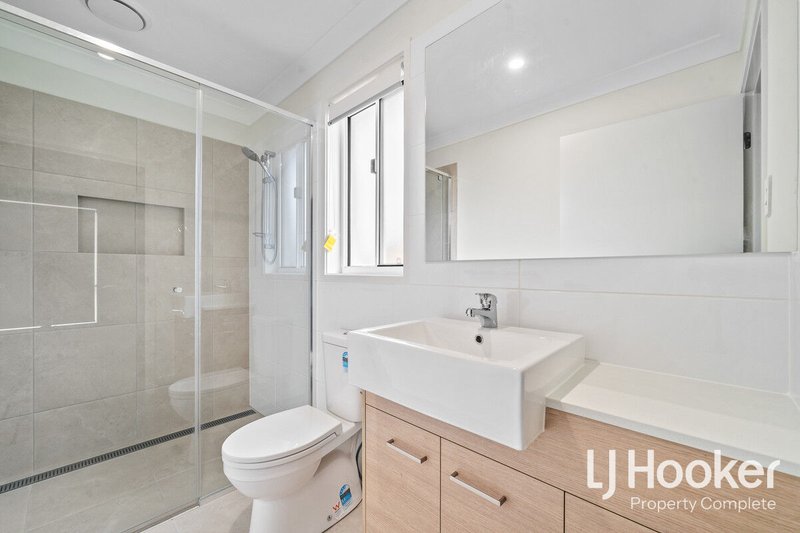 Photo - 62 Liverpool Circuit, Yarrabilba QLD 4207 - Image 8