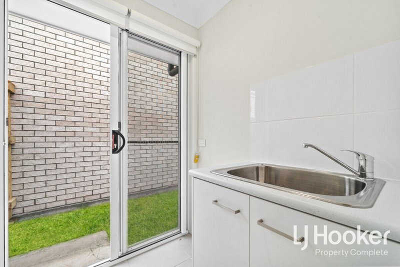 Photo - 62 Liverpool Circuit, Yarrabilba QLD 4207 - Image 10