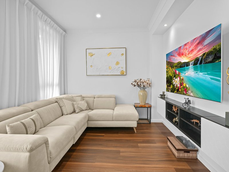 Photo - 62 Maidenhair Avenue, Denham Court NSW 2565 - Image 4