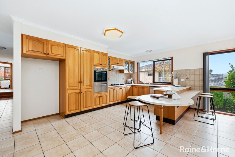 Photo - 62 Newlands Crescent, Doncaster East VIC 3109 - Image 10