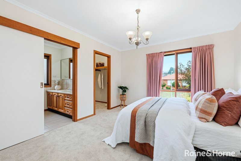Photo - 62 Newlands Crescent, Doncaster East VIC 3109 - Image 12