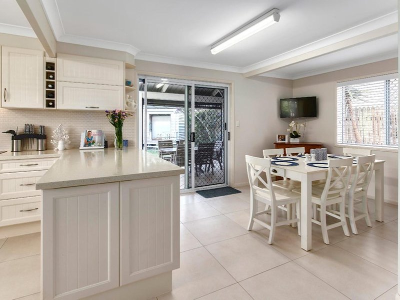 Photo - 62 Raff Avenue, Holland Park QLD 4121 - Image 3