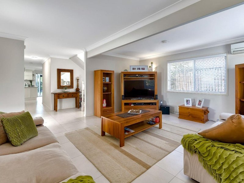 Photo - 62 Raff Avenue, Holland Park QLD 4121 - Image 4