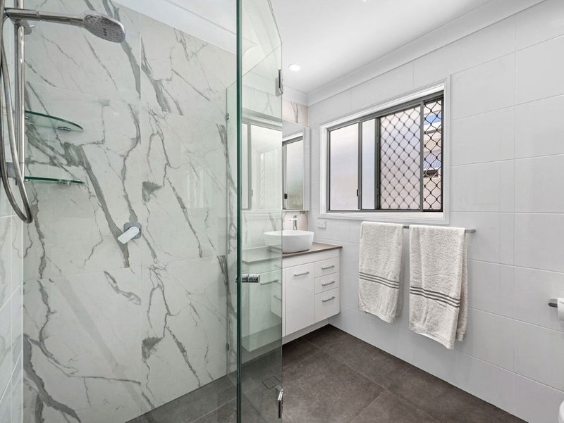 Photo - 62 Raff Avenue, Holland Park QLD 4121 - Image 6