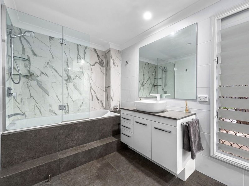 Photo - 62 Raff Avenue, Holland Park QLD 4121 - Image 8