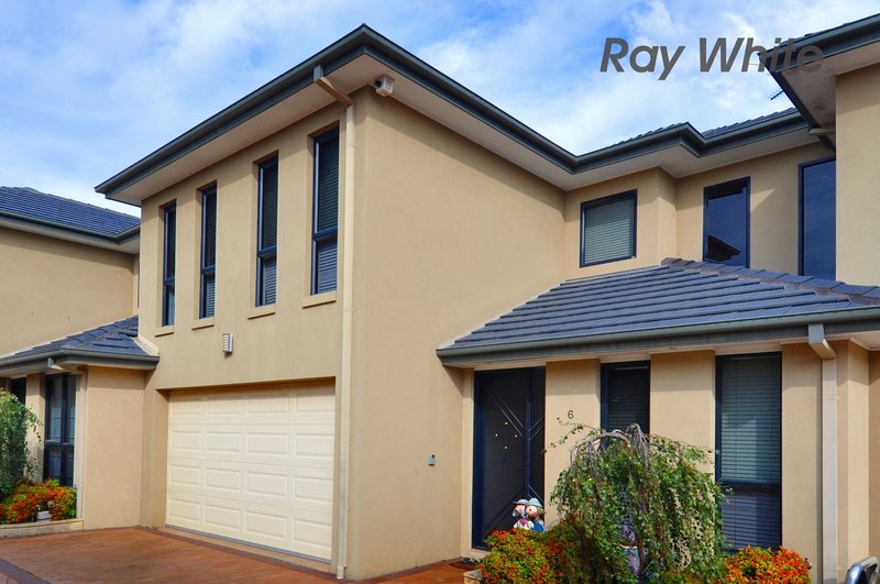 6/2 Sandlewood Lane, Sanctuary Lakes VIC 3030