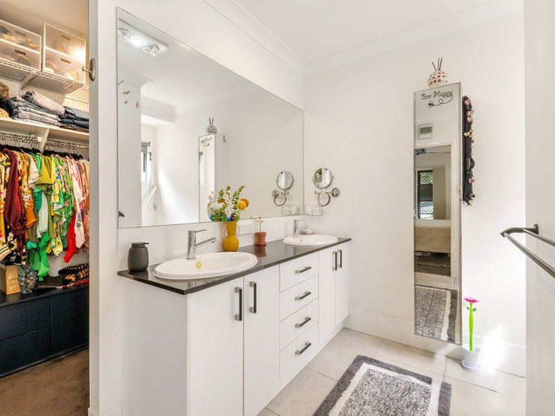 Photo - 62 Sandover Circuit, Holmview QLD 4207 - Image 3