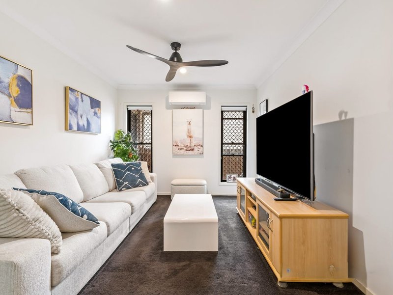 Photo - 62 Sandover Circuit, Holmview QLD 4207 - Image 5