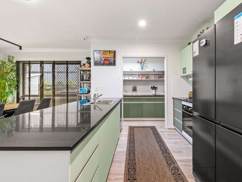 Photo - 62 Sandover Circuit, Holmview QLD 4207 - Image 7