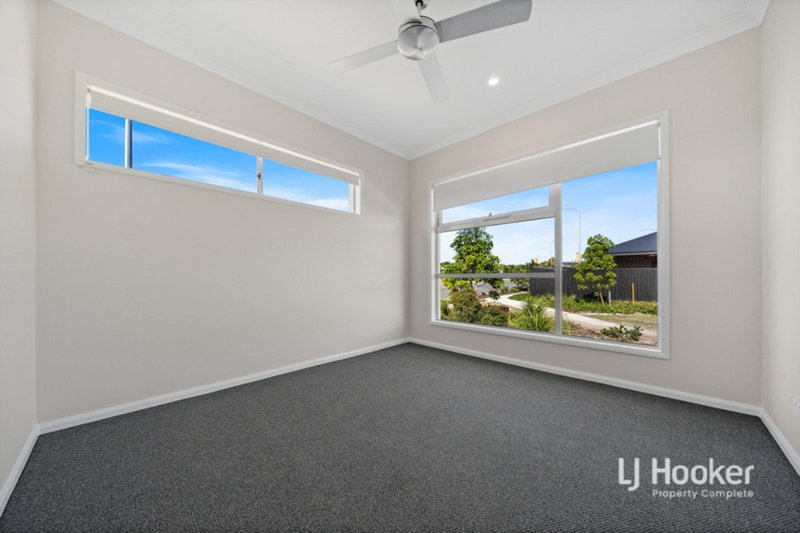 Photo - 62 Snowdonia Crescent, Yarrabilba QLD 4207 - Image 8