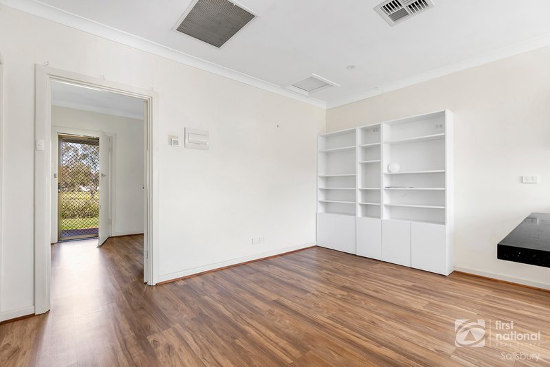 Photo - 62 Stakes Crescent, Elizabeth Downs SA 5113 - Image 6