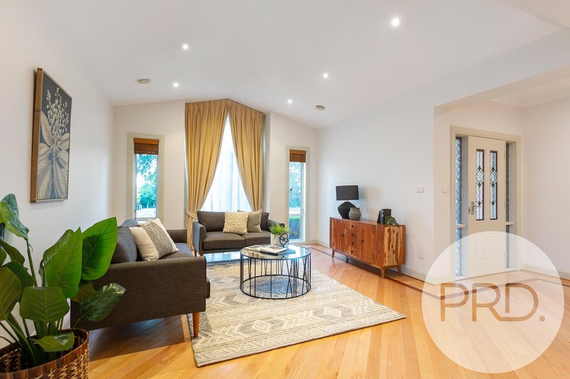 Photo - 62 Sugarloaf Circle, Palmerston ACT 2913 - Image 5