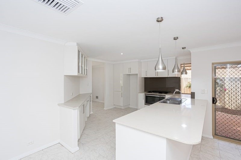 Photo - 62 The Crest, Woodvale WA 6026 - Image 4